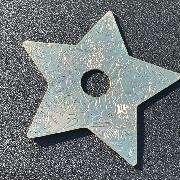 Gold Star Ornament Or Charm - Picture 1 of 3